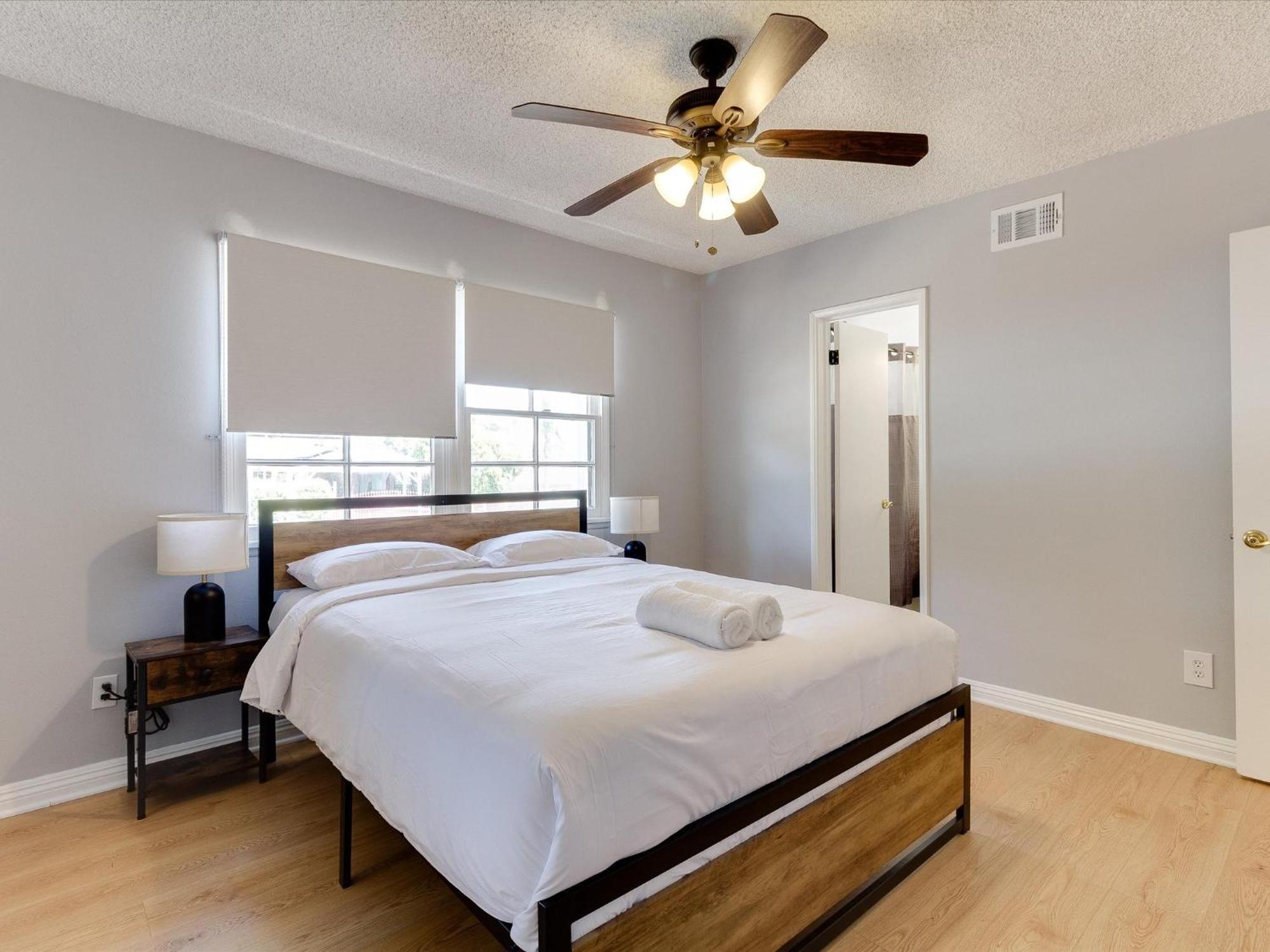 Charming 5 Bedroom Granada Hills House With Pool * Los Angeles