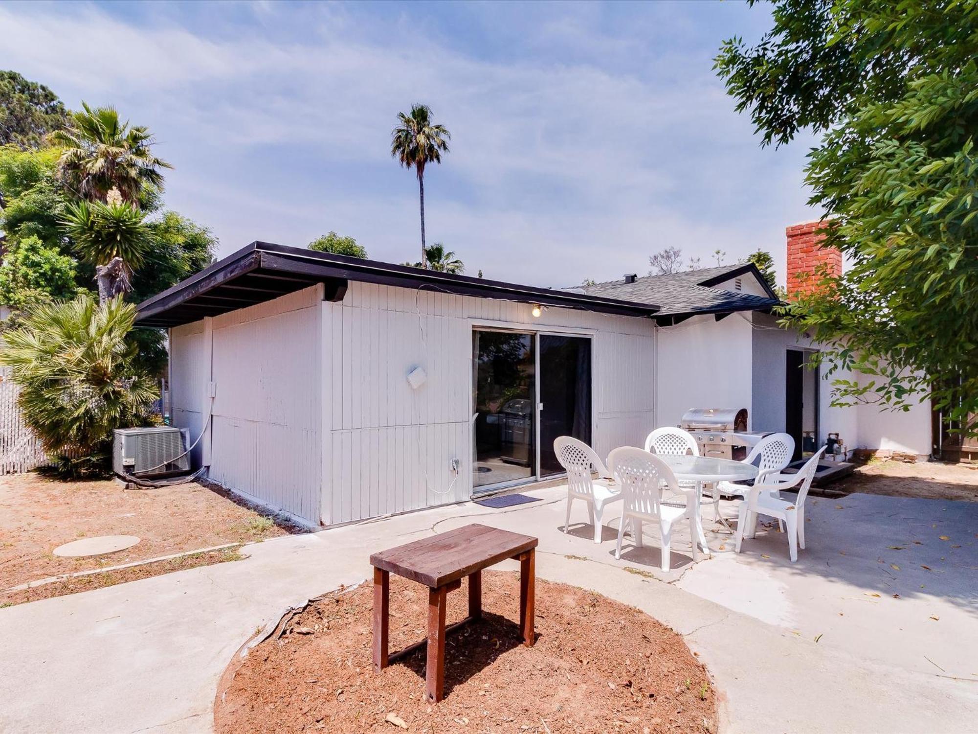 Charming 5 Bedroom Granada Hills House With Pool