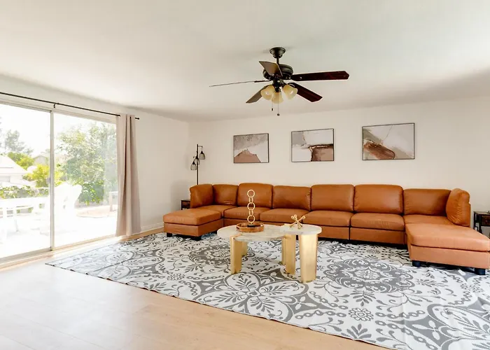 Charming 5 Bedroom Granada Hills House With Pool