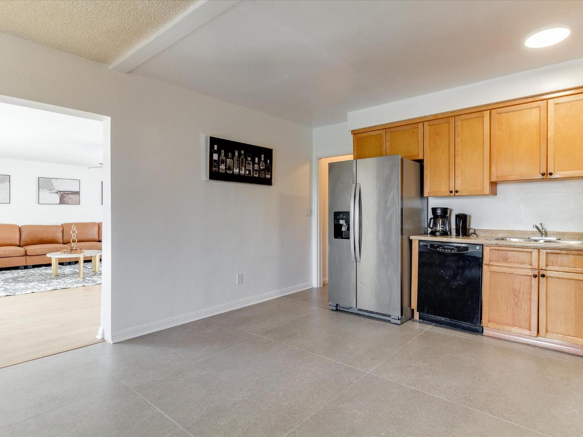 Charming 5 Bedroom Granada Hills House With Pool * Los Angeles
