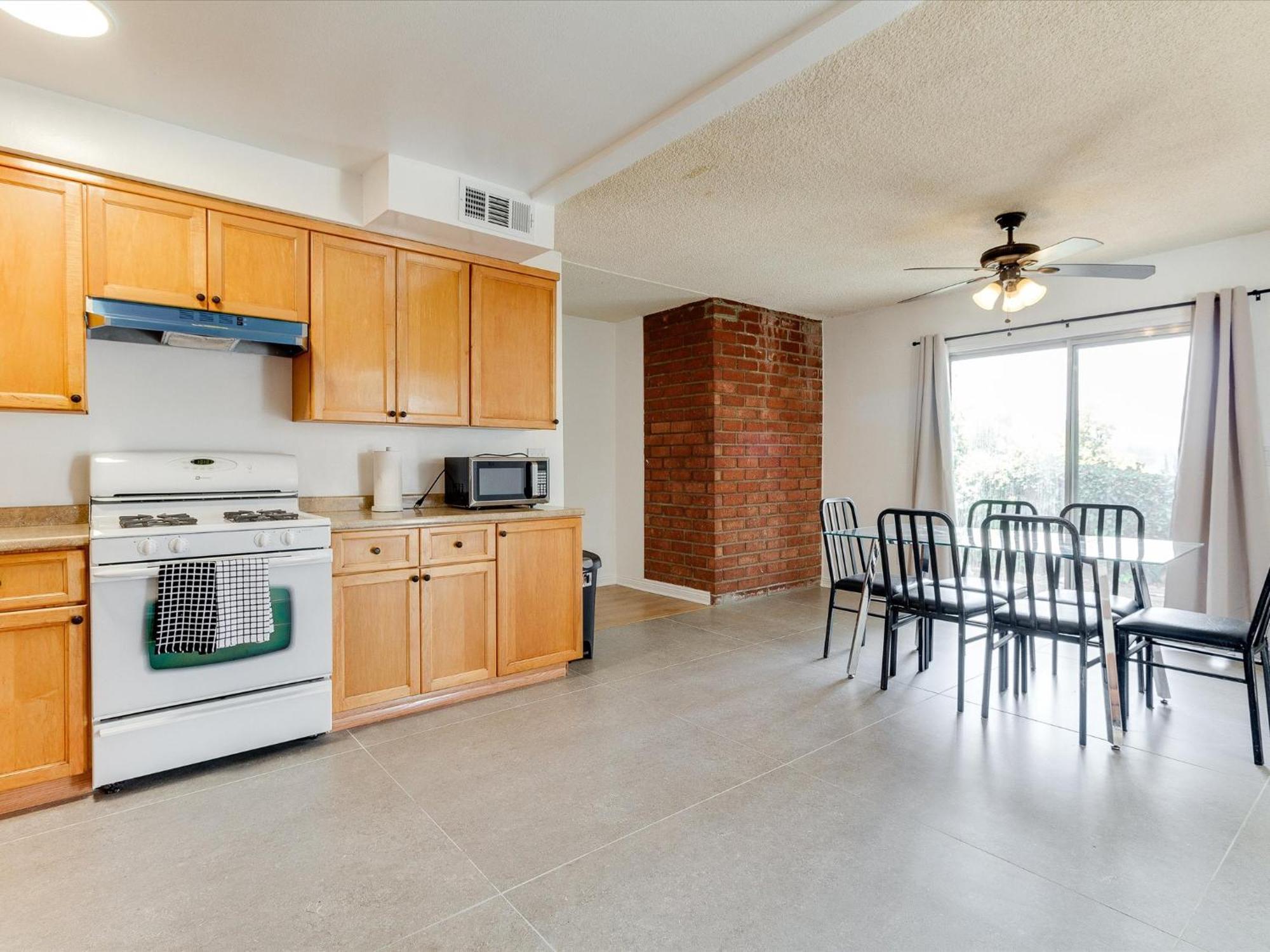 Charming 5 Bedroom Granada Hills House With Pool