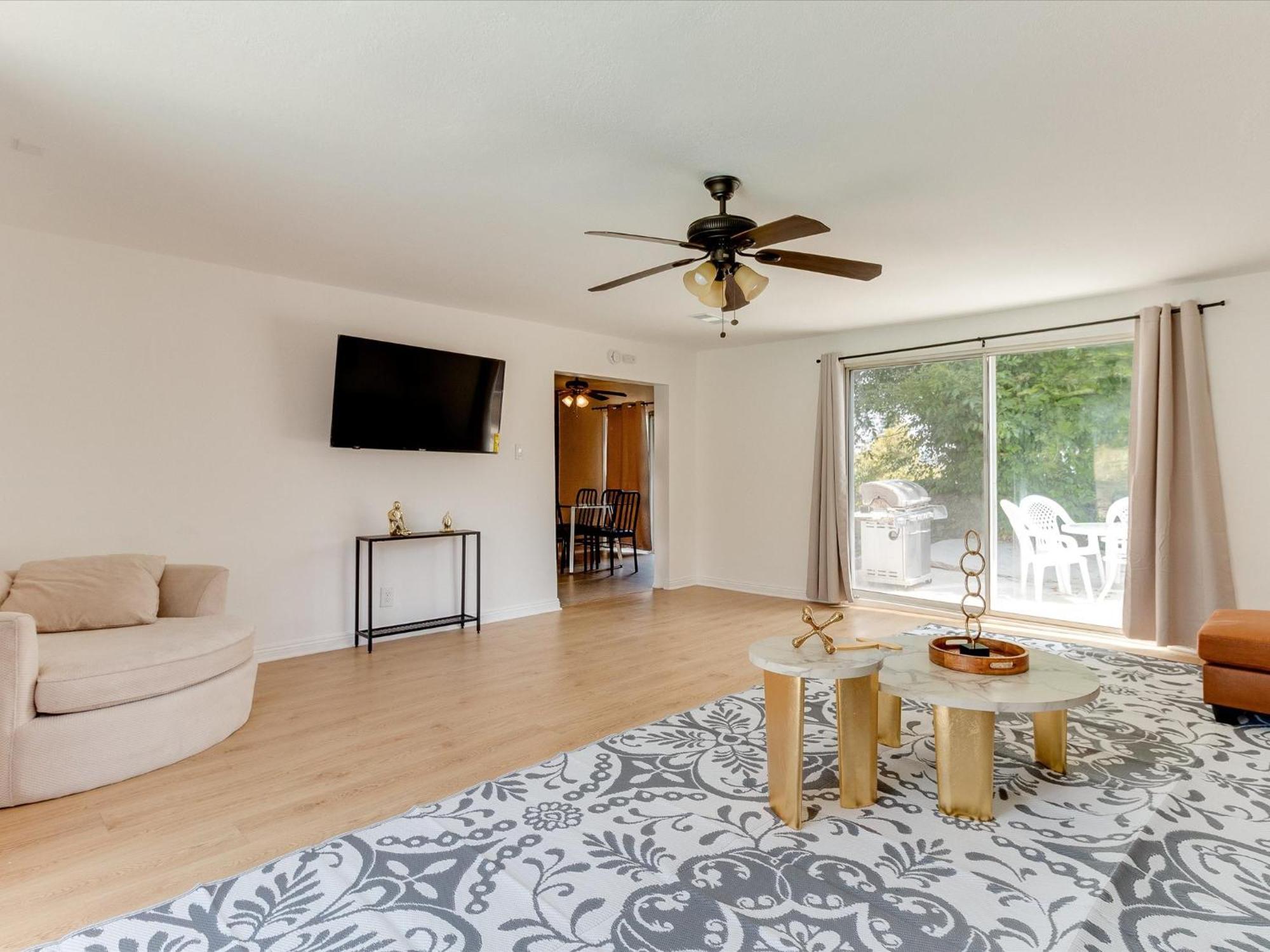 Casa vacanze Charming 5 Bedroom Granada Hills House With Pool