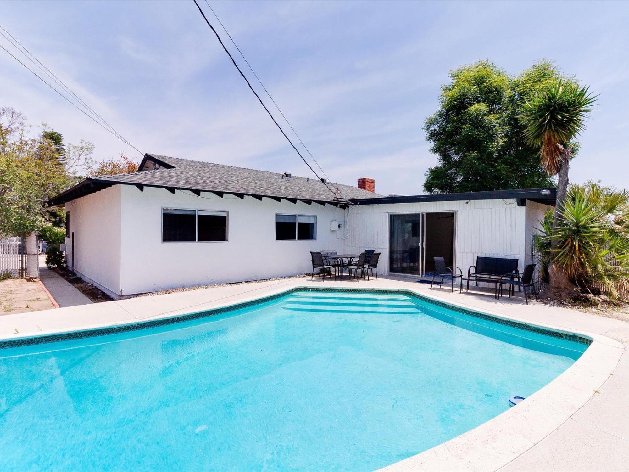 Casa vacanze Charming 5 Bedroom Granada Hills House With Pool *