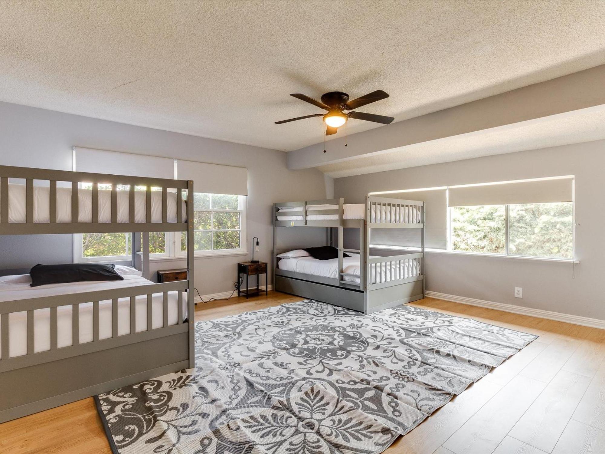 Charming 5 Bedroom Granada Hills House With Pool *